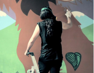 Video-JASON MALONEY AND BIGFOOT AT MONSTER CHILDREN GALLERY IN AUSTRALIA